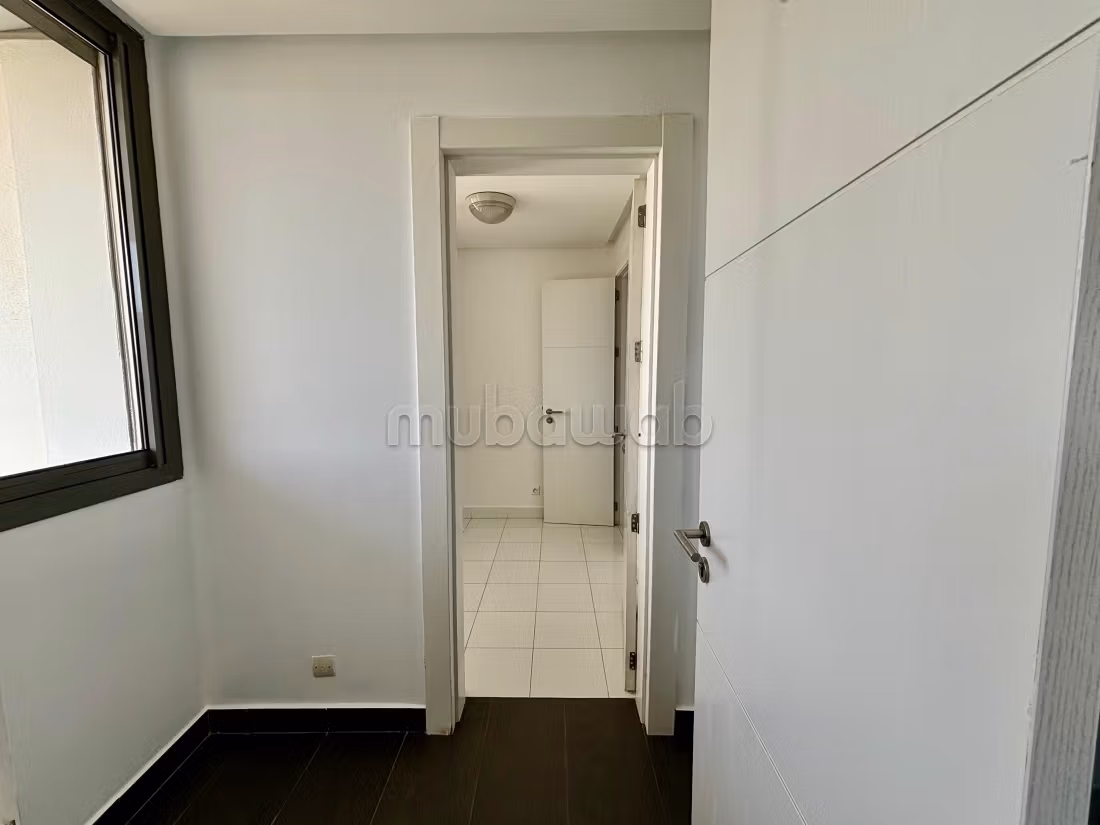 Appartement avec trois chambres à louer bouskoura