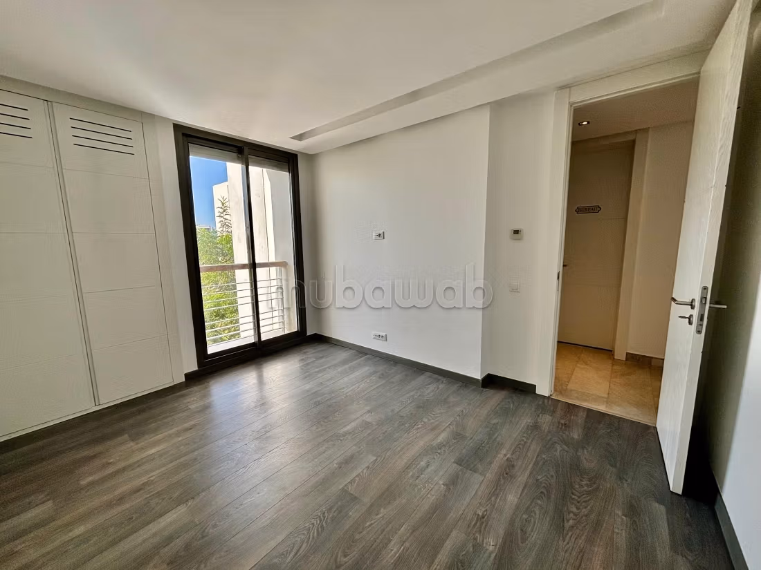 Appartement avec trois chambres à louer bouskoura