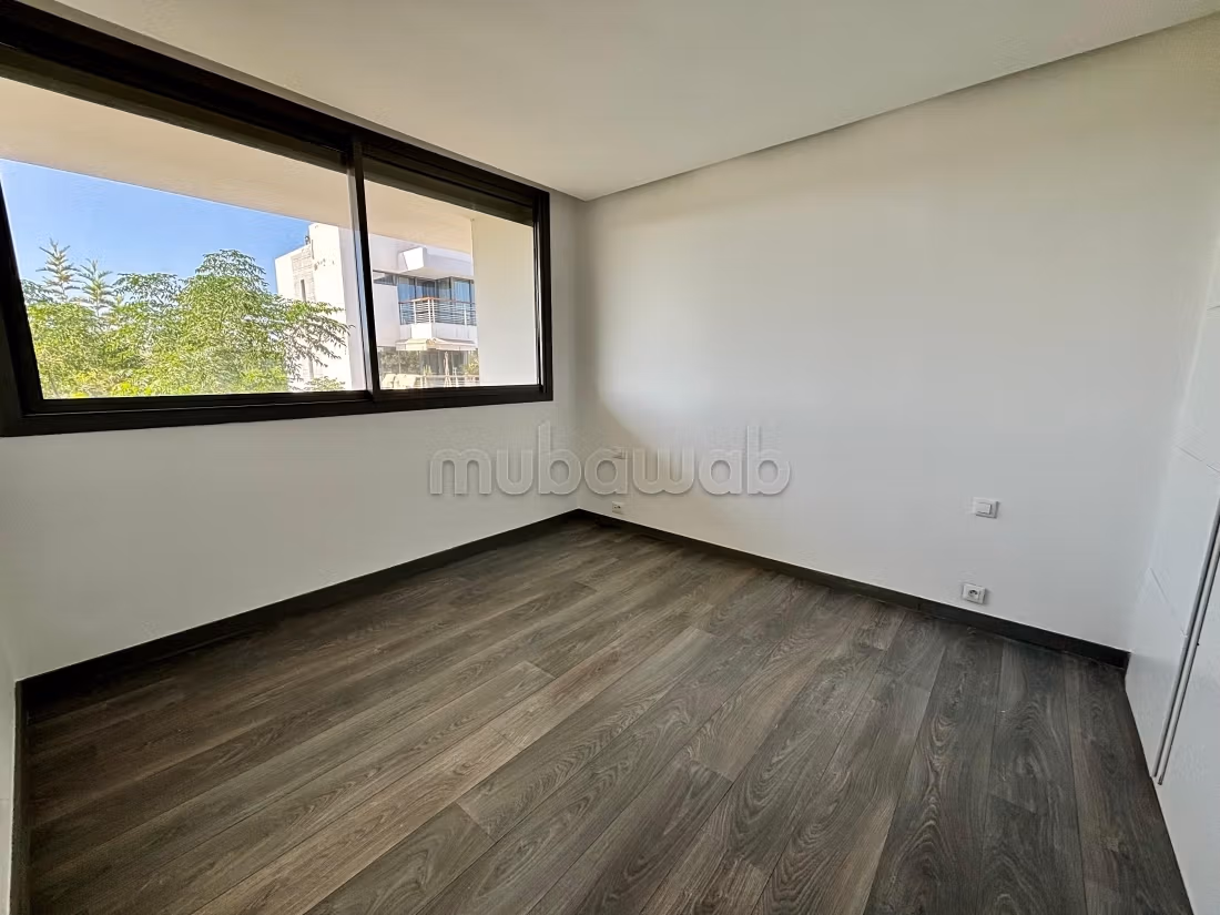Appartement avec trois chambres à louer bouskoura