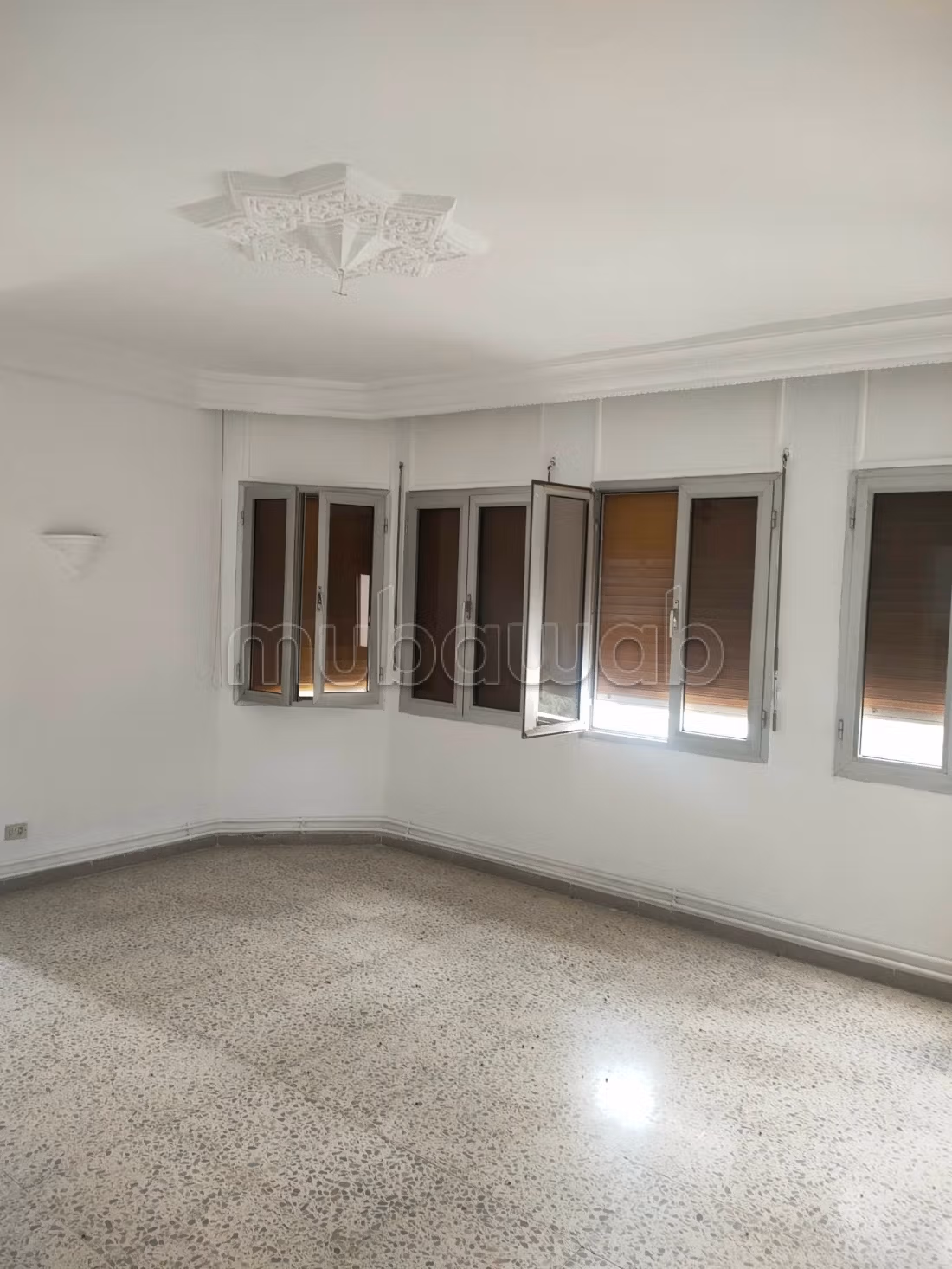 Location premier étage de villa
