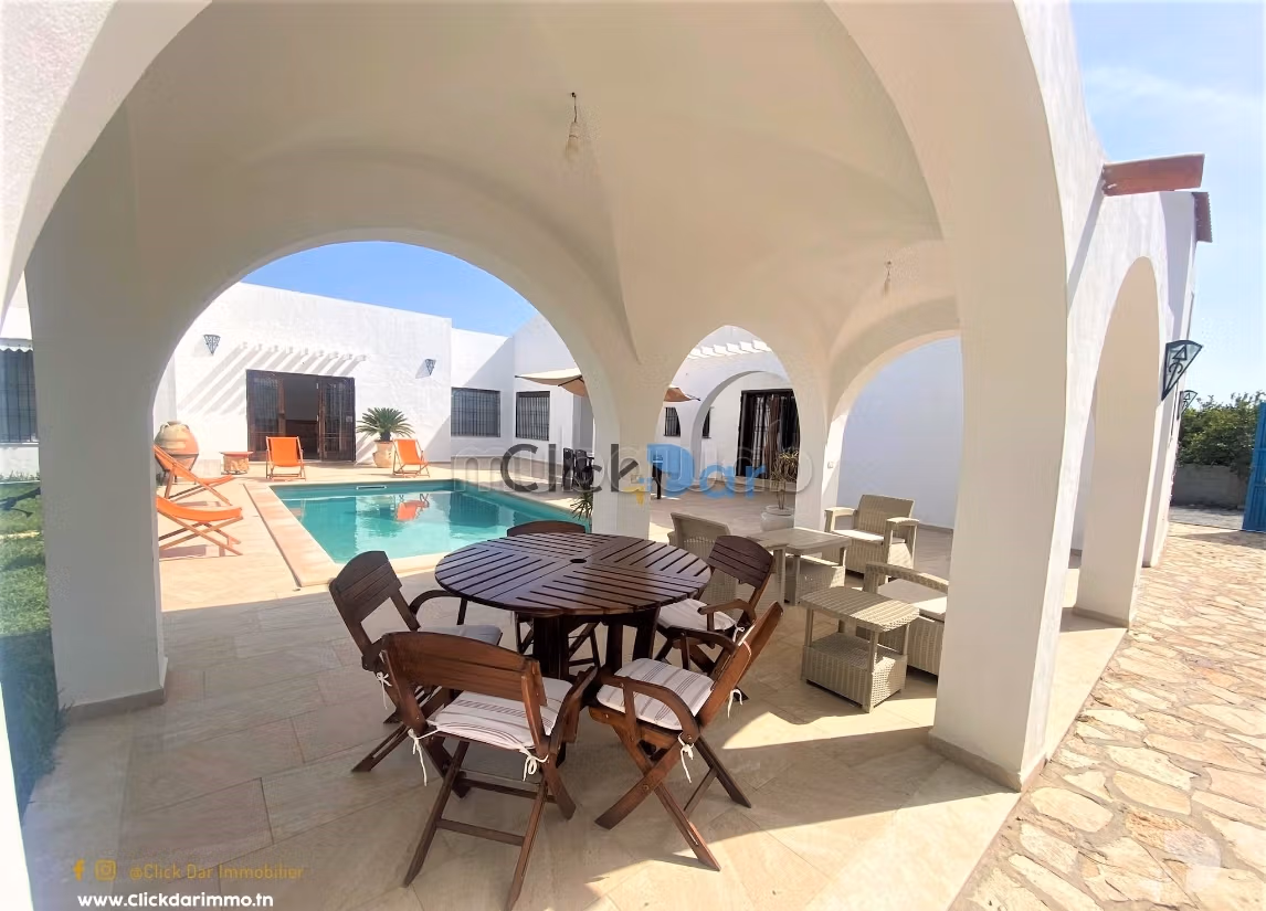 Villa with pool in S3 for summer rental
