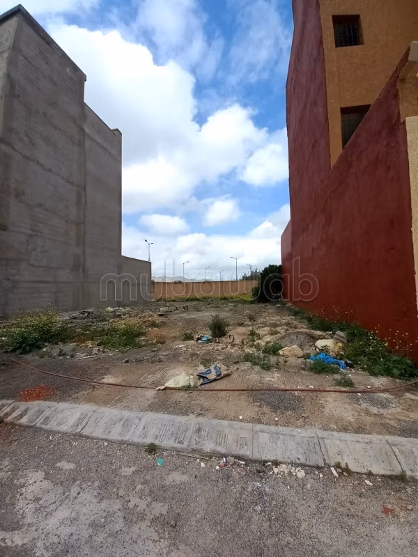 Nu kopen: land in Ennakhil Palmeraie. Totale oppervlakte 139 m²