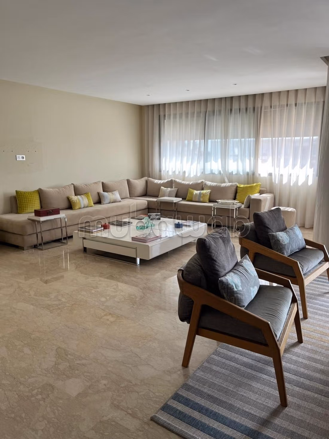Appartement à vendre à Dar Bouazza. Surface totale 187 m²