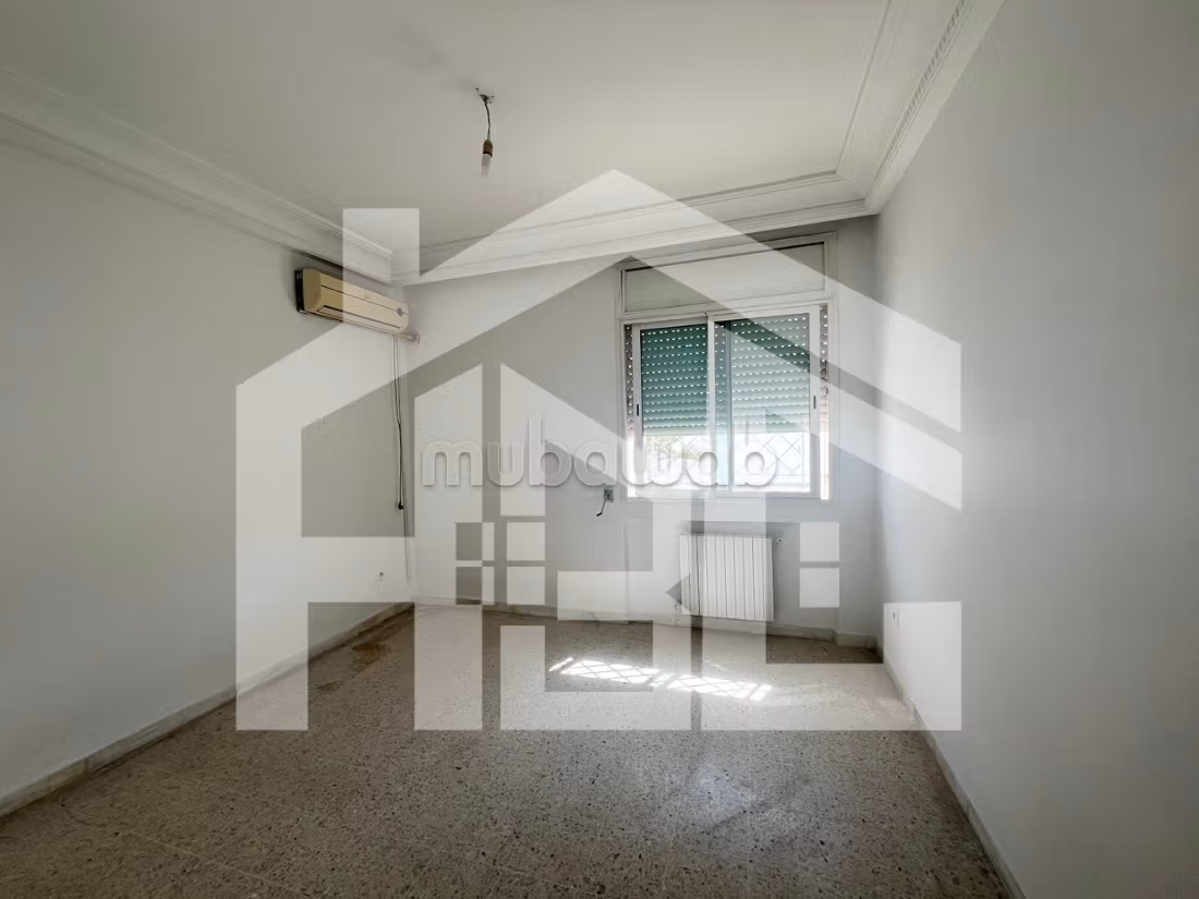 A vendre S2 de 90 m² à Riadh Andalous