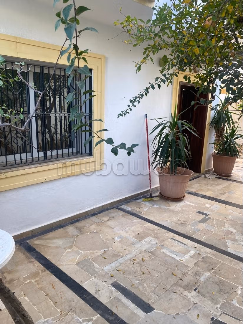 Vente maison à Cité El Khalil. 5 belles chambres. Système de parabole et résidence sécurisée
