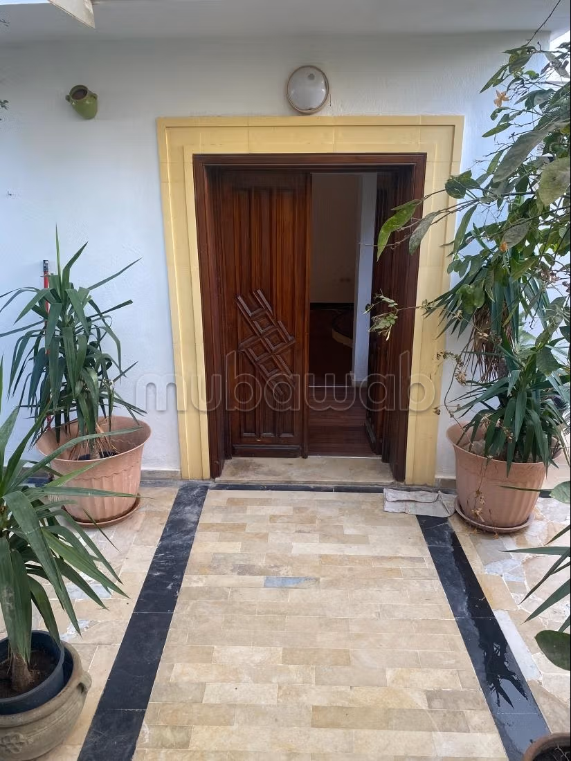 Vente maison à Cité El Khalil. 5 belles chambres. Système de parabole et résidence sécurisée