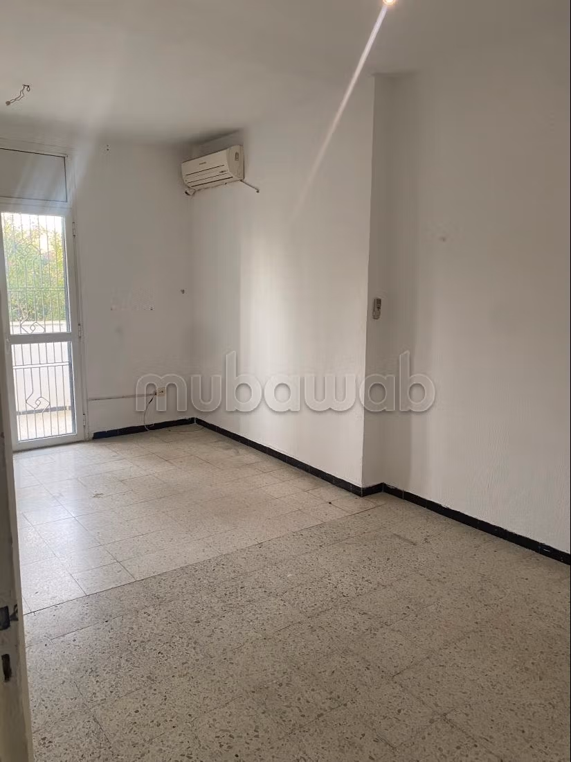 Vente maison à Cité El Khalil. 5 belles chambres. Système de parabole et résidence sécurisée