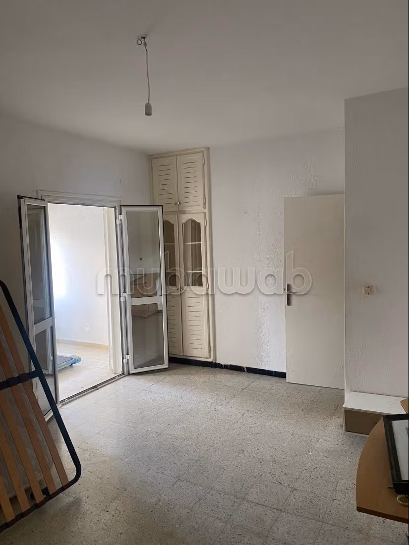 Vente maison à Cité El Khalil. 5 belles chambres. Système de parabole et résidence sécurisée