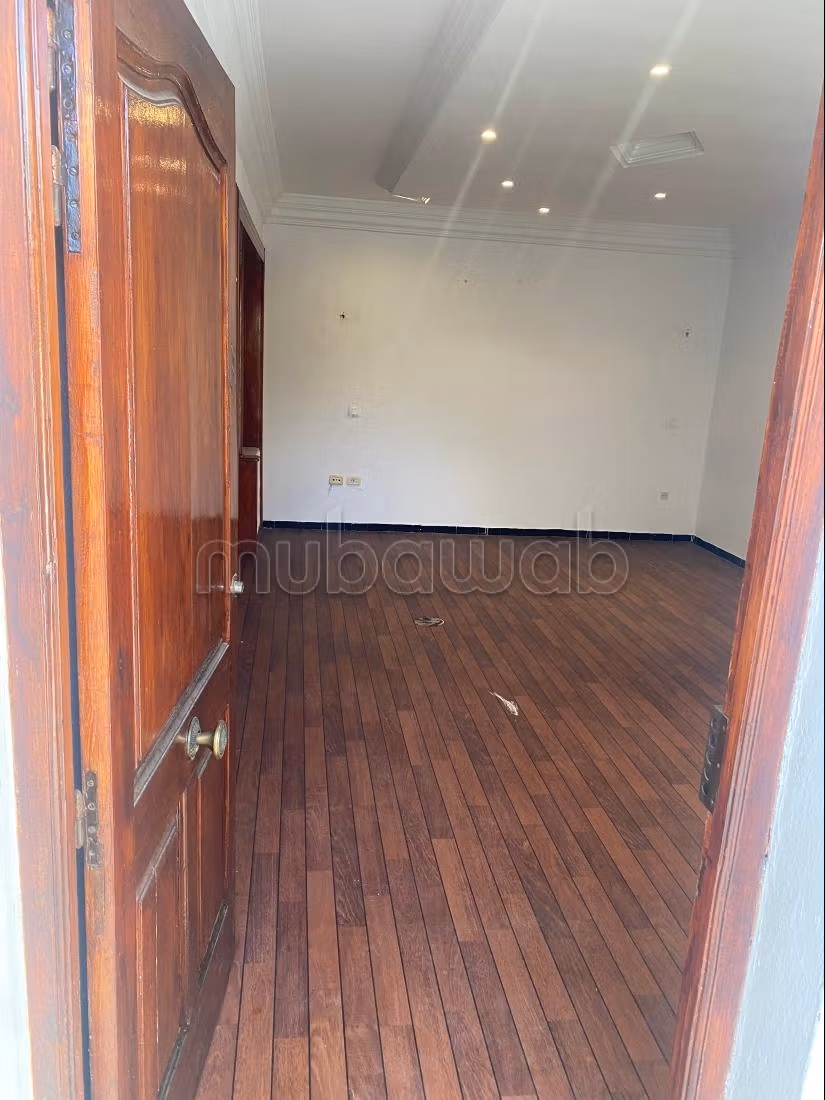 Vente maison à Cité El Khalil. 5 belles chambres. Système de parabole et résidence sécurisée