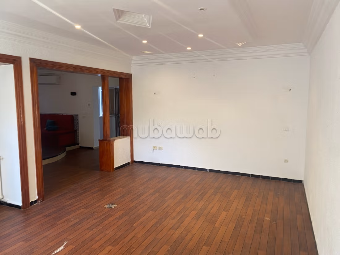 Vente maison à Cité El Khalil. 5 belles chambres. Système de parabole et résidence sécurisée