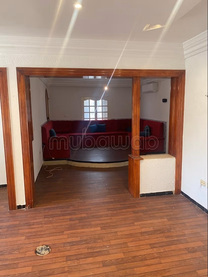 Vente maison à Cité El Khalil. 5 belles chambres. Système de parabole et résidence sécurisée