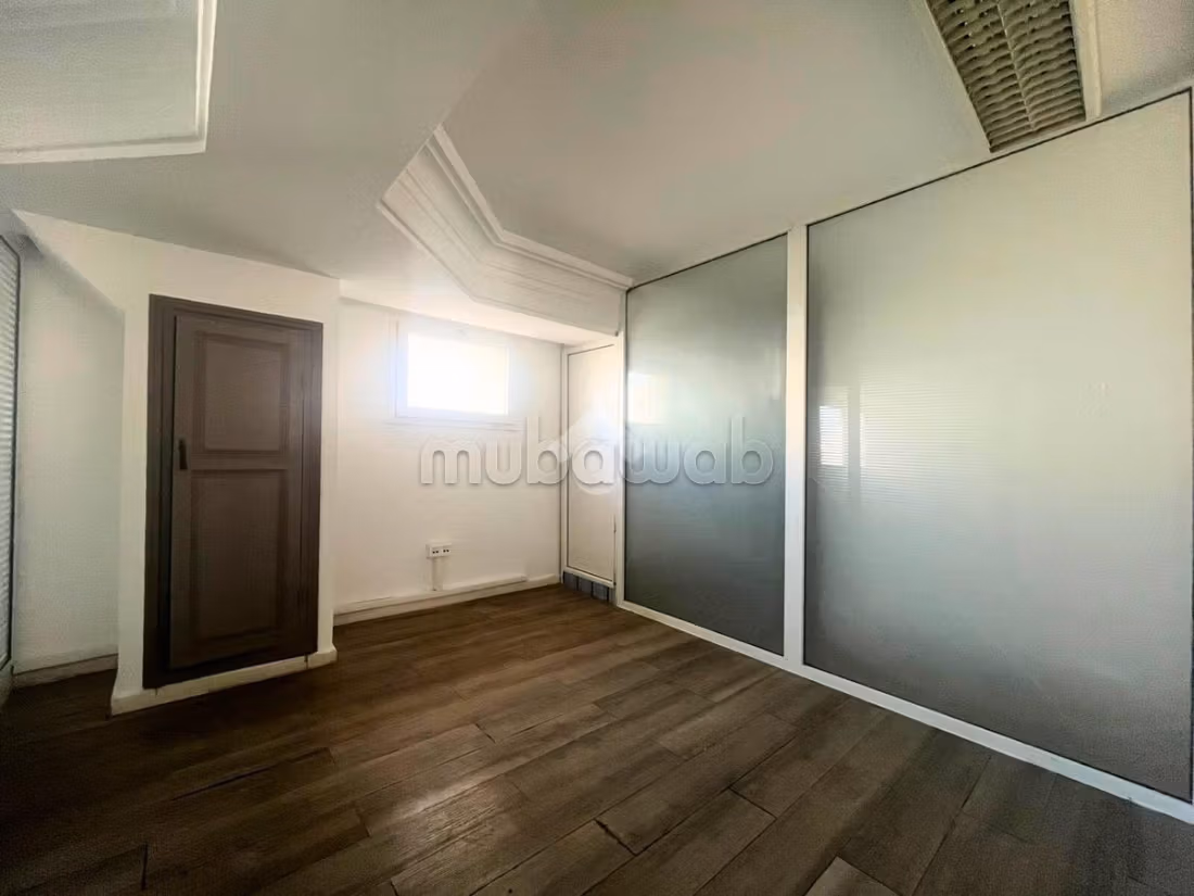 Floor for rent