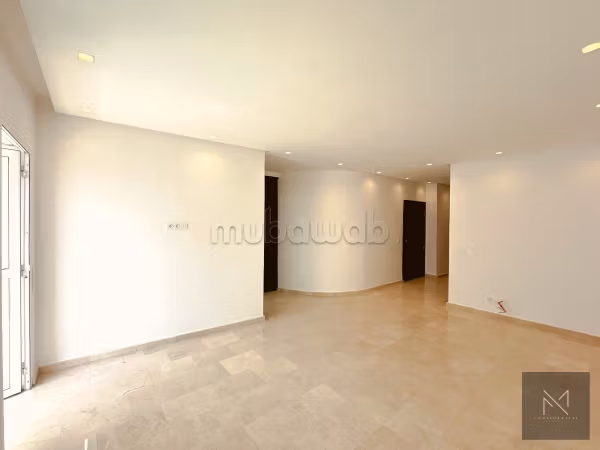 Grand Studio Guthier, Rénové, Salle de Bain Neuve, Parking Inclus, 7 500 DH/mois