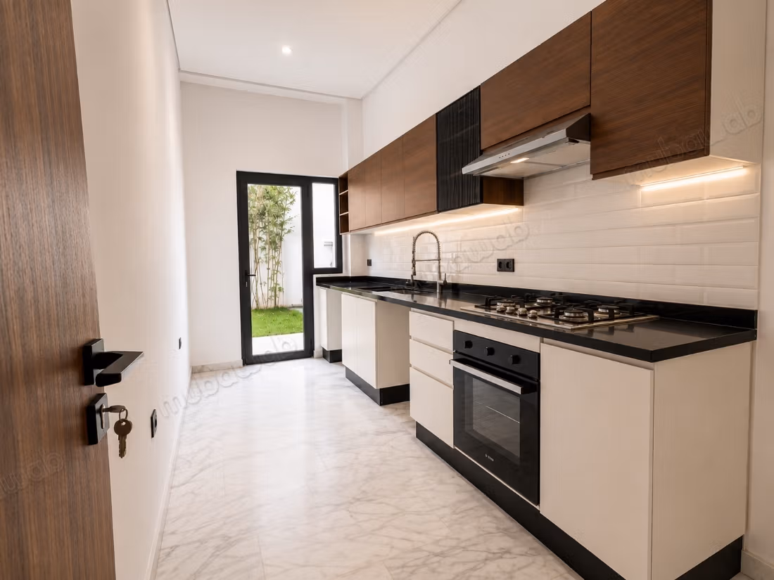 Appartement d’exception à vendre en rez de jardin avec piscine privée – Souissi