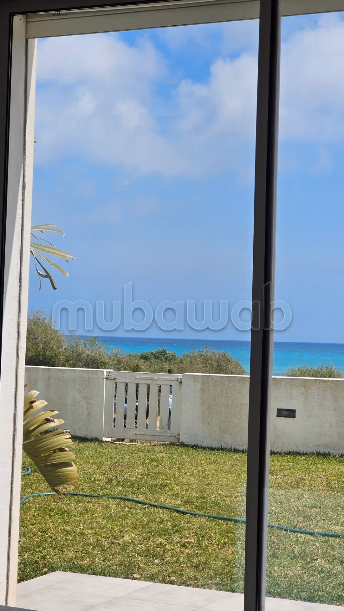 Villa pieds dans l'eau à plage ezzahra