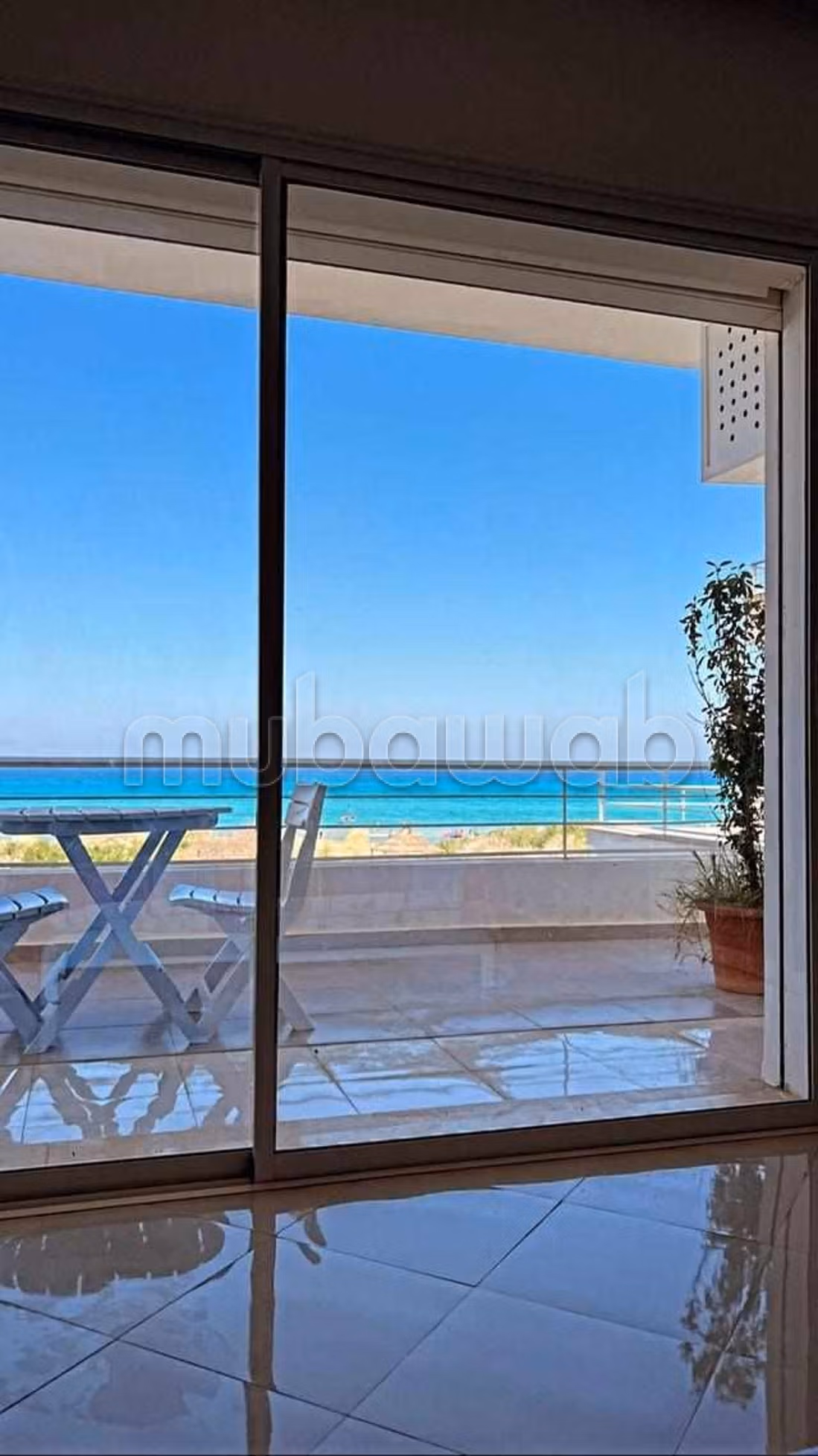 Villa pieds dans l'eau à plage ezzahra