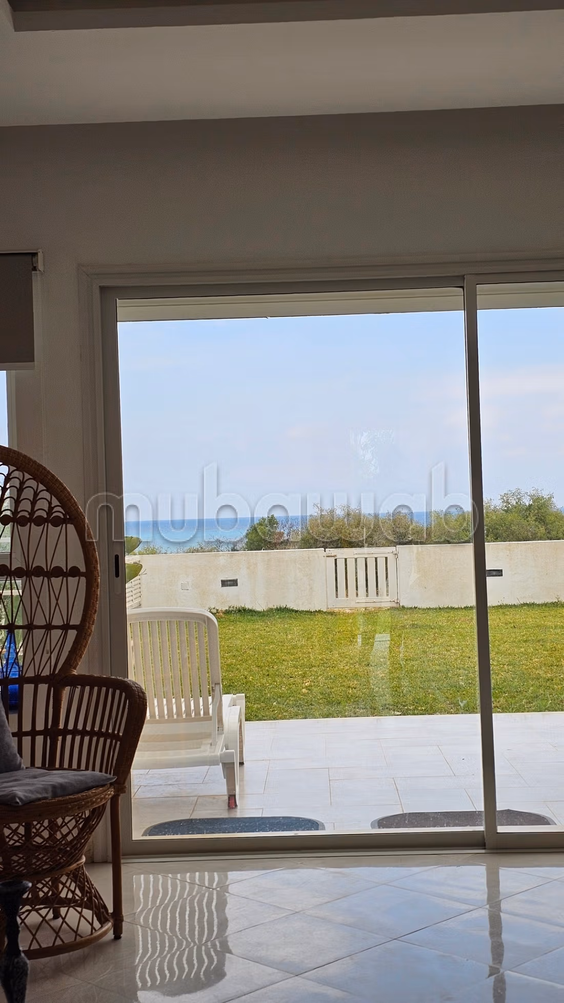 Villa pieds dans l'eau à plage ezzahra