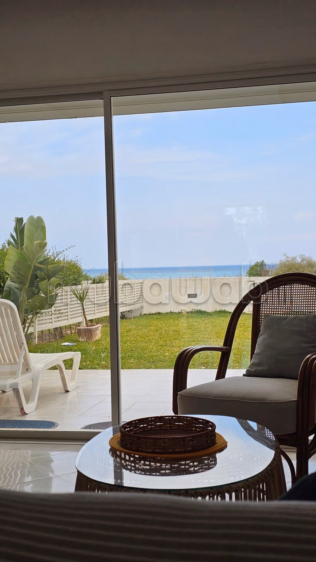 Villa pieds dans l'eau à plage ezzahra