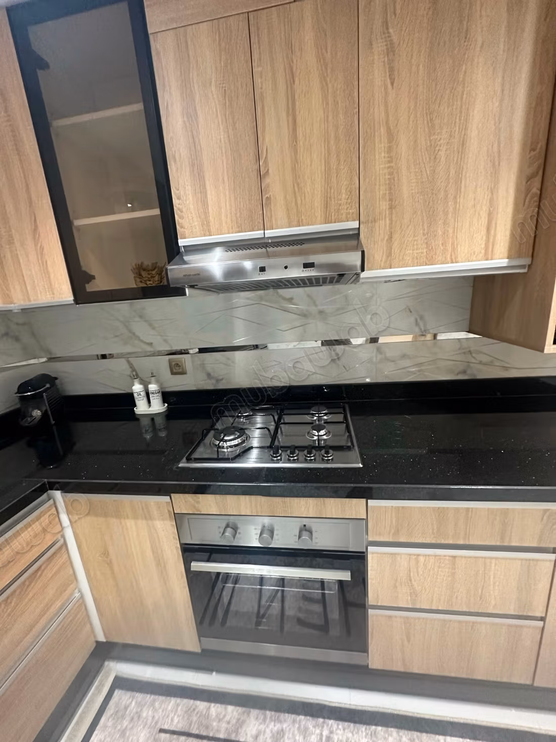 Louez cet appartement à Hay Hassani. Surface de 96 m². Concierge et climatisation