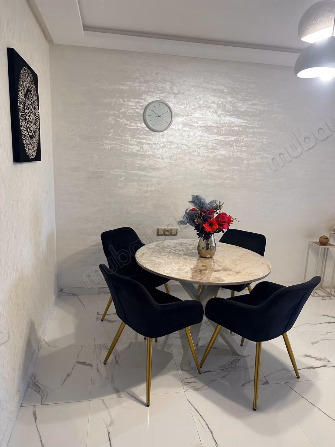 Louez cet appartement à Hay Hassani. Surface de 96 m². Concierge et climatisation