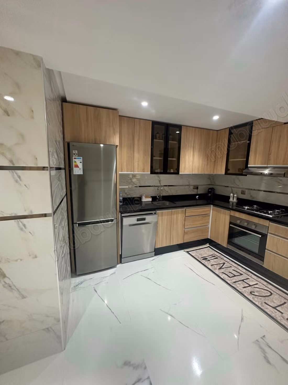 Louez cet appartement à Hay Hassani. Surface de 96 m². Concierge et climatisation