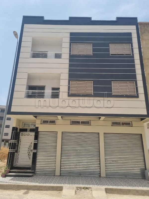 Maison titré avec 2 magasins titrés surface total