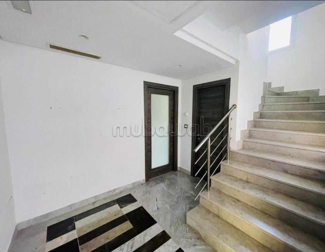 عقار للإيجار ب شطرانة 1.3 غرف. أماكن لوقوف السيارات وحديقة جميلة