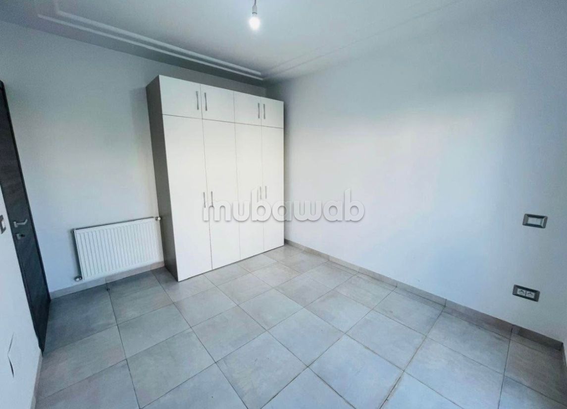 عقار للإيجار ب شطرانة 1.3 غرف. أماكن لوقوف السيارات وحديقة جميلة