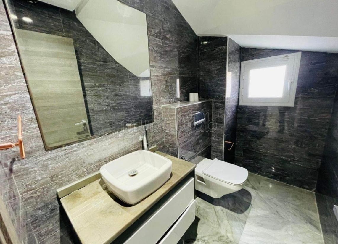 عقار للإيجار ب شطرانة 1.3 غرف. أماكن لوقوف السيارات وحديقة جميلة