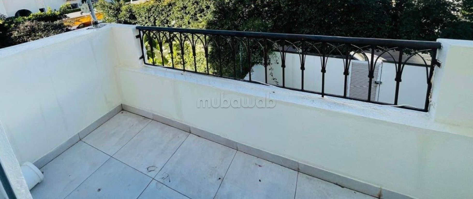 عقار للإيجار ب شطرانة 1.3 غرف. أماكن لوقوف السيارات وحديقة جميلة