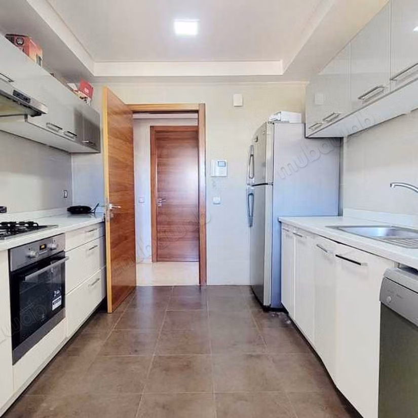 Appartement te Huur van 154.0 m² in Casablanca, Californië