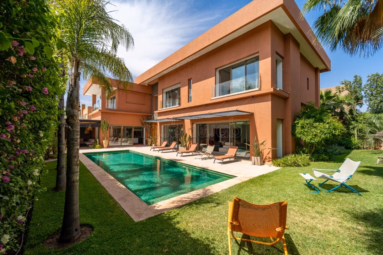 Charmante hedendaagse villa te koop in golf Amelkis