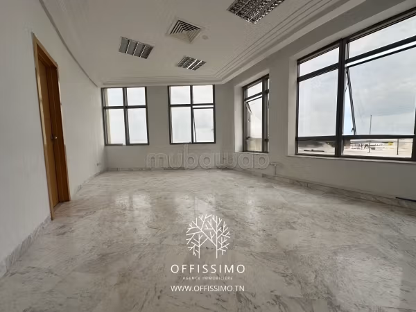 Location of a 7-room office at Lake 1 of high standing with terrace