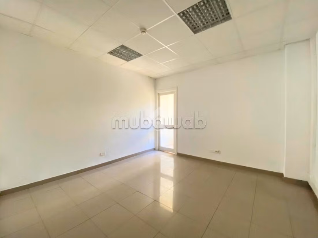 أرضية للإيجار