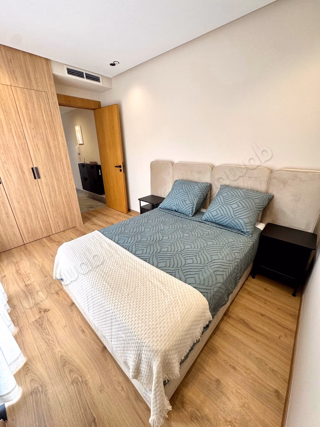 Stunning modern studio with large terrace near CFC park