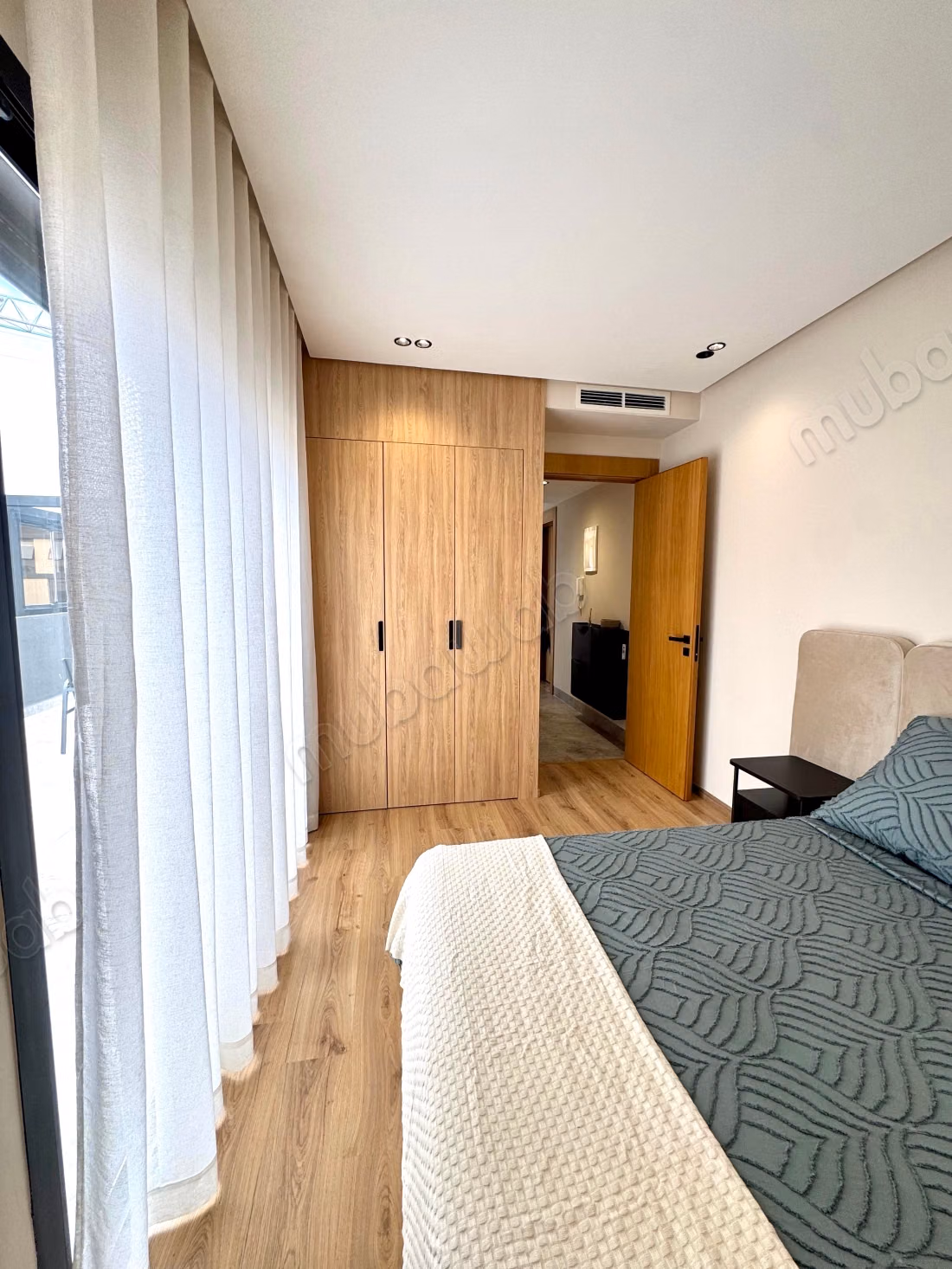 Stunning modern studio with large terrace near CFC park