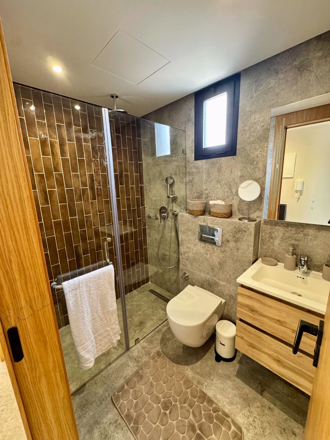 Stunning modern studio with large terrace near CFC park