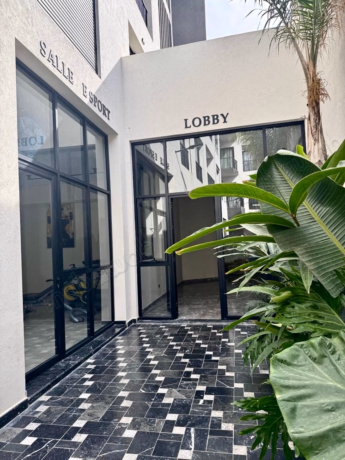 Stunning modern studio with large terrace near CFC park