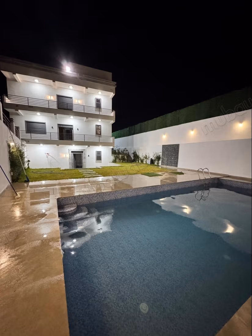 Dringend: Luxe villa te koop in Diki 695m2