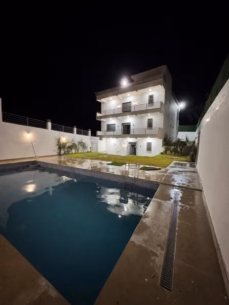 Dringend: Luxe villa te koop in Diki 695m2