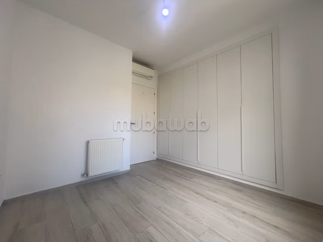 Appartement en location à Sidi Bousaid. Surface de 69 m². Système de parabole et résidence sécurisée