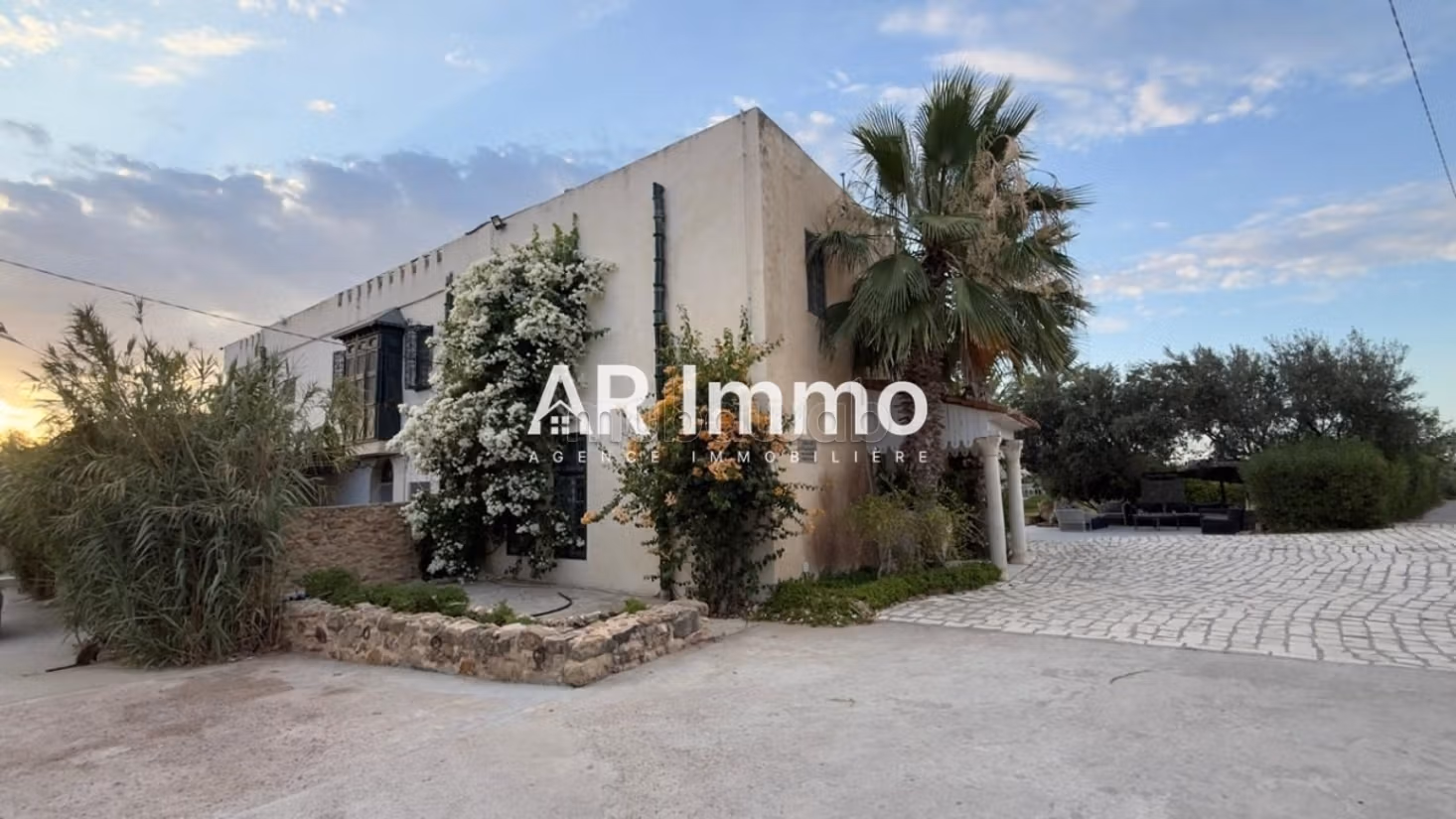 FOR SALE - Luxury Guest House