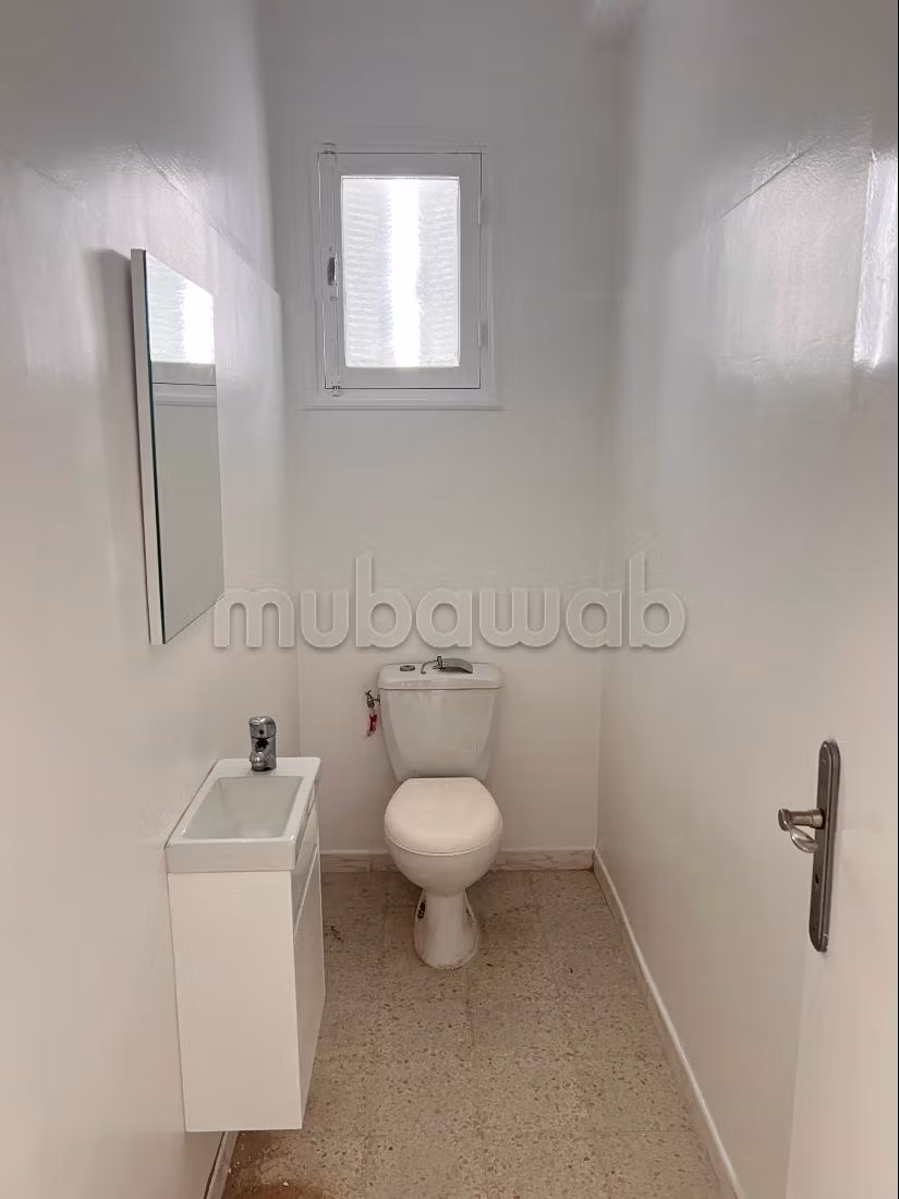 Apartment for rent in El Menzah 7. Dimension 220 m². General satellite dish