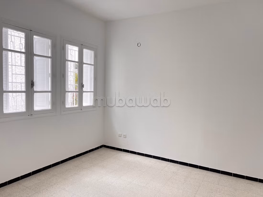 Apartment for rent in El Menzah 7. Dimension 220 m². General satellite dish
