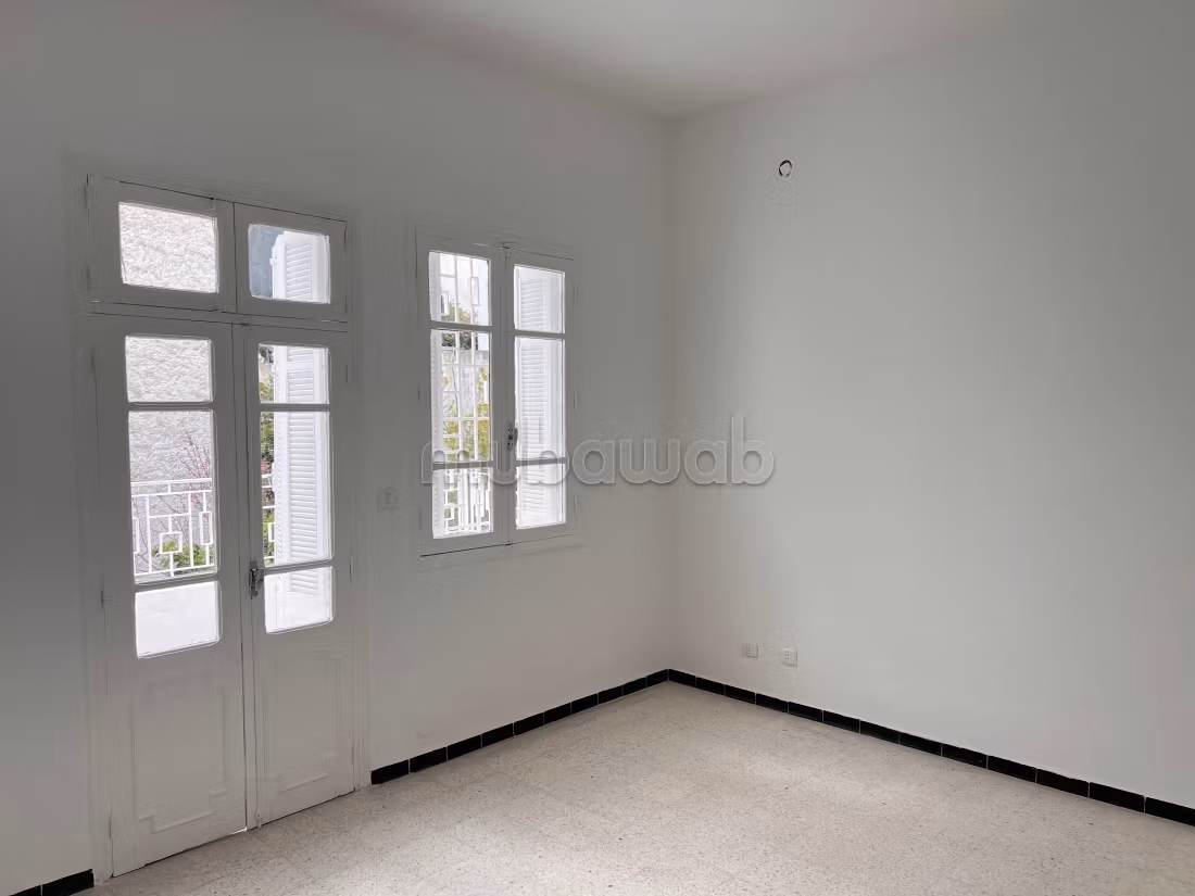 Apartment for rent in El Menzah 7. Dimension 220 m². General satellite dish