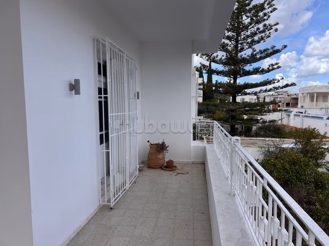 Apartment for rent in El Menzah 7. Dimension 220 m². General satellite dish