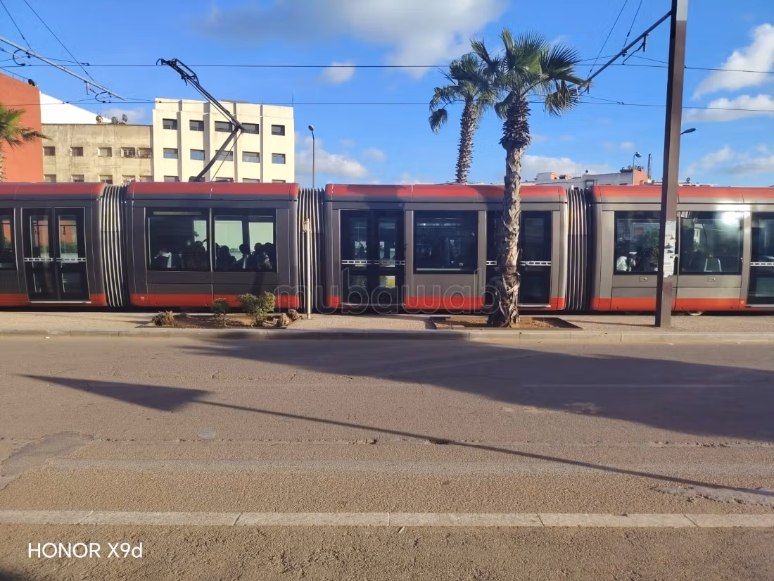 Local on the boulevard facing tramway 6200 dh