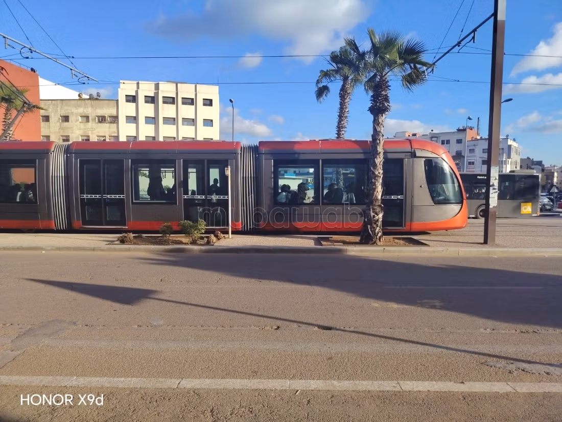 Local on the boulevard facing tramway 6200 dh