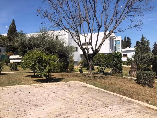 In affitto villa con un grande giardino a Notre Dame