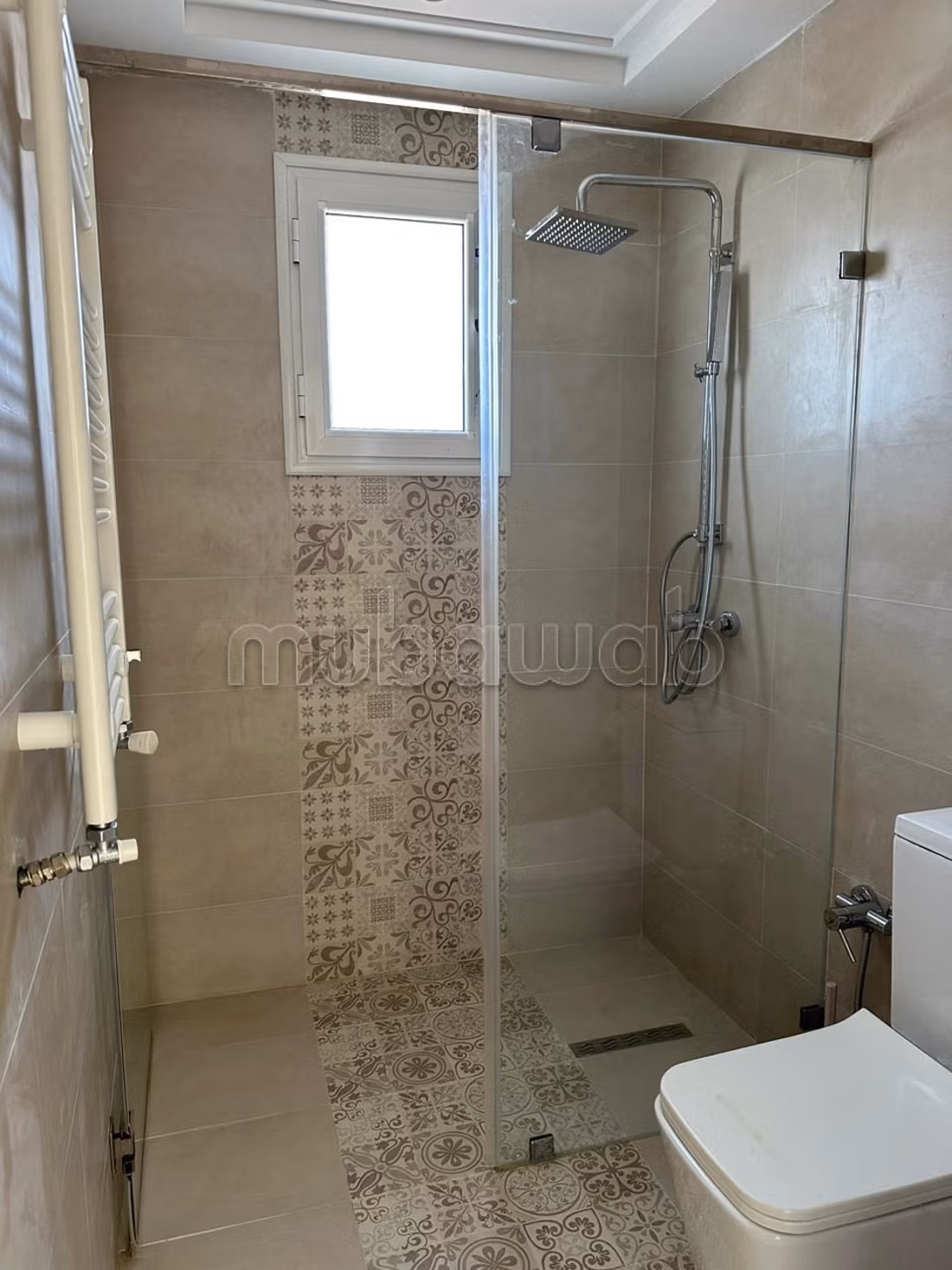 Location saisonnière villa de luxe à Hammamet Nord. 4 belles chambres. Vue sur les montagnes, chauffage central